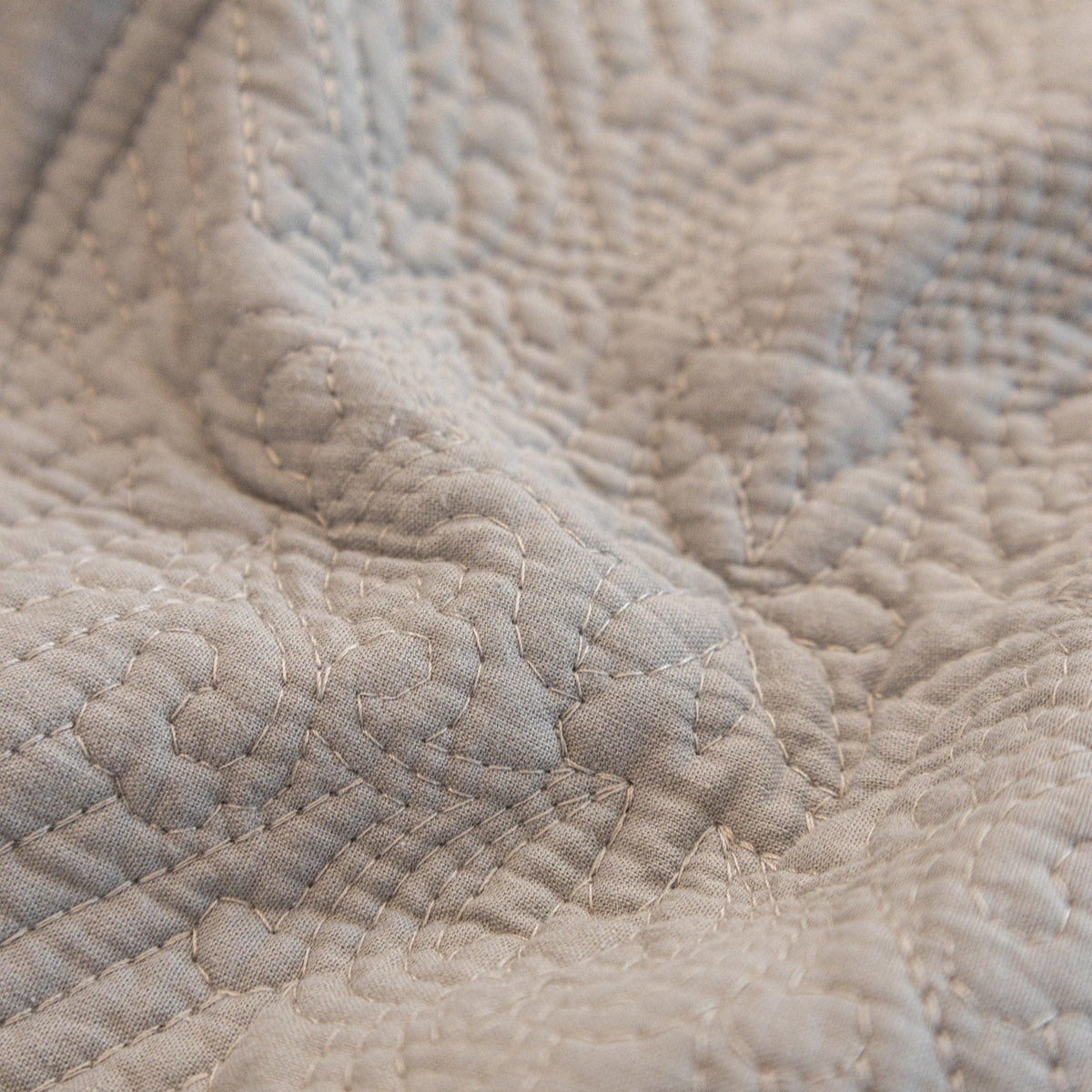 Baroque Sofa Cover – Quilted Cotton, Non-Slip, Washable with Ornate Embroidery