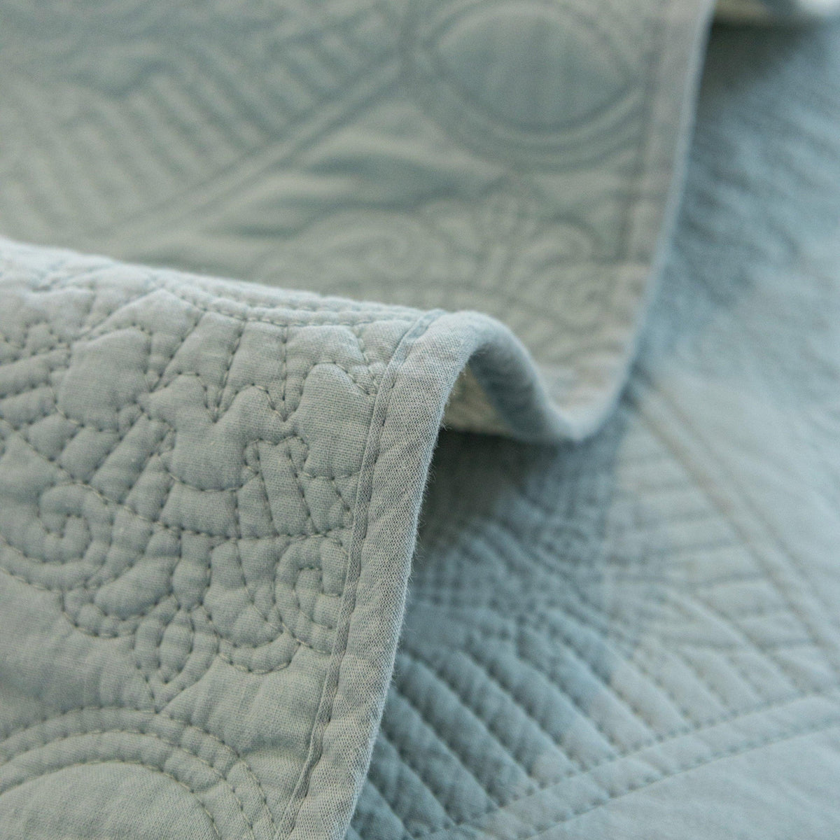 Baroque Sofa Cover – Quilted Cotton, Non-Slip, Washable with Ornate Embroidery