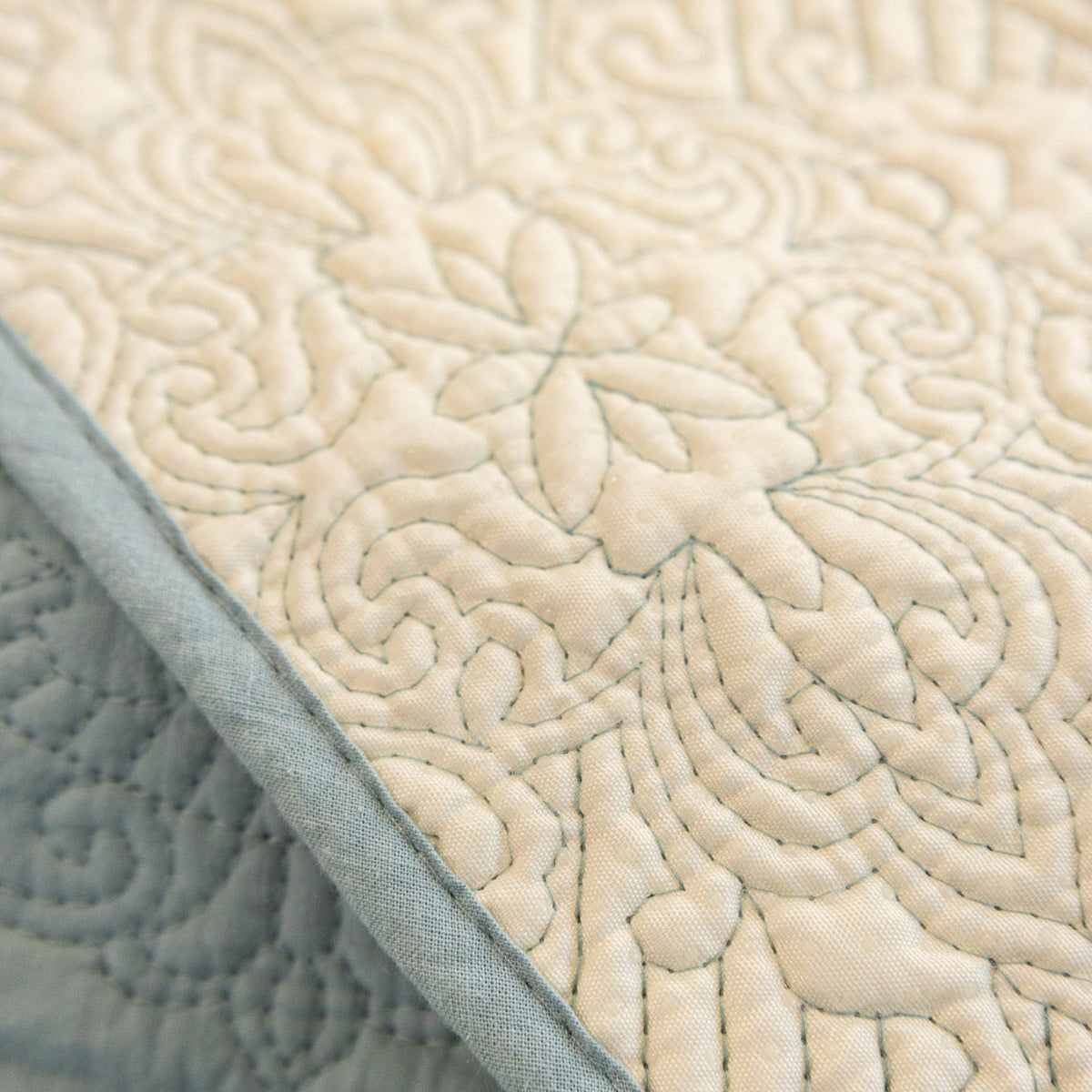 Baroque Sofa Cover – Quilted Cotton, Non-Slip, Washable with Ornate Embroidery
