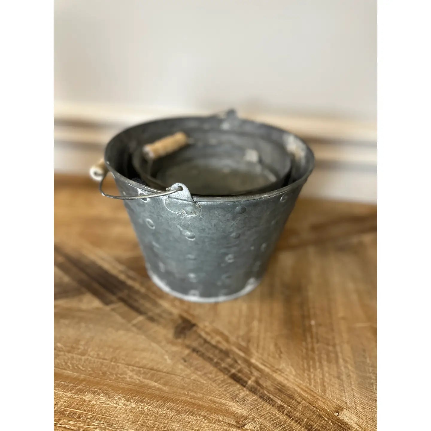 IRON POT DOT FINISH WITH WOOD HANDLE SET OF THREE VagabondVintage