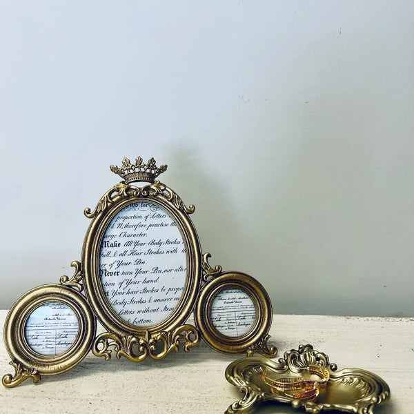 RETRO CROWN PHOTO FRAMES