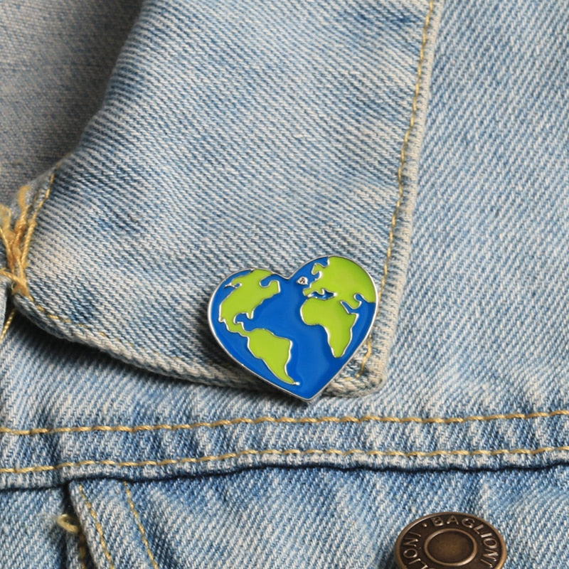 Earth Heart Enamel Pins Protect the Earth Ecology Metal Badge Love Green Earth Brooches Unisex Fashion Jewelry accessories