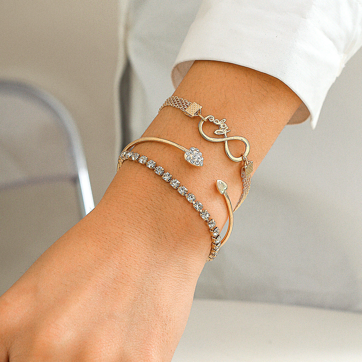Retro heart-shaped full diamond chain 8-shaped bracelet, simple geometric rhinestone micro inlaid versatile bracelet for women