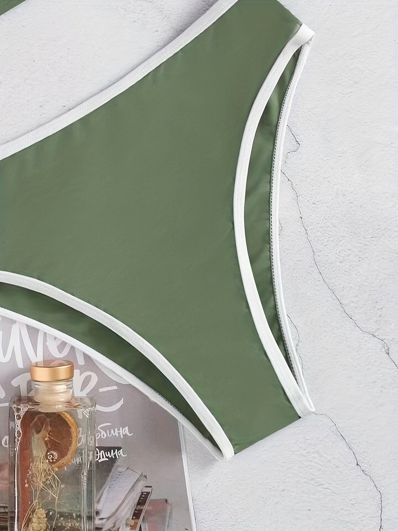 Bikini Scoop Neck Contrast Trim 2 Piece Swimsuit for Women – High Stretch Casual Bikini Set with Scallop Edge Detail and Matching Swim Briefs – Stylish Solid Color Swimwear for Beach Days Pool Lounging and Summer Vacations