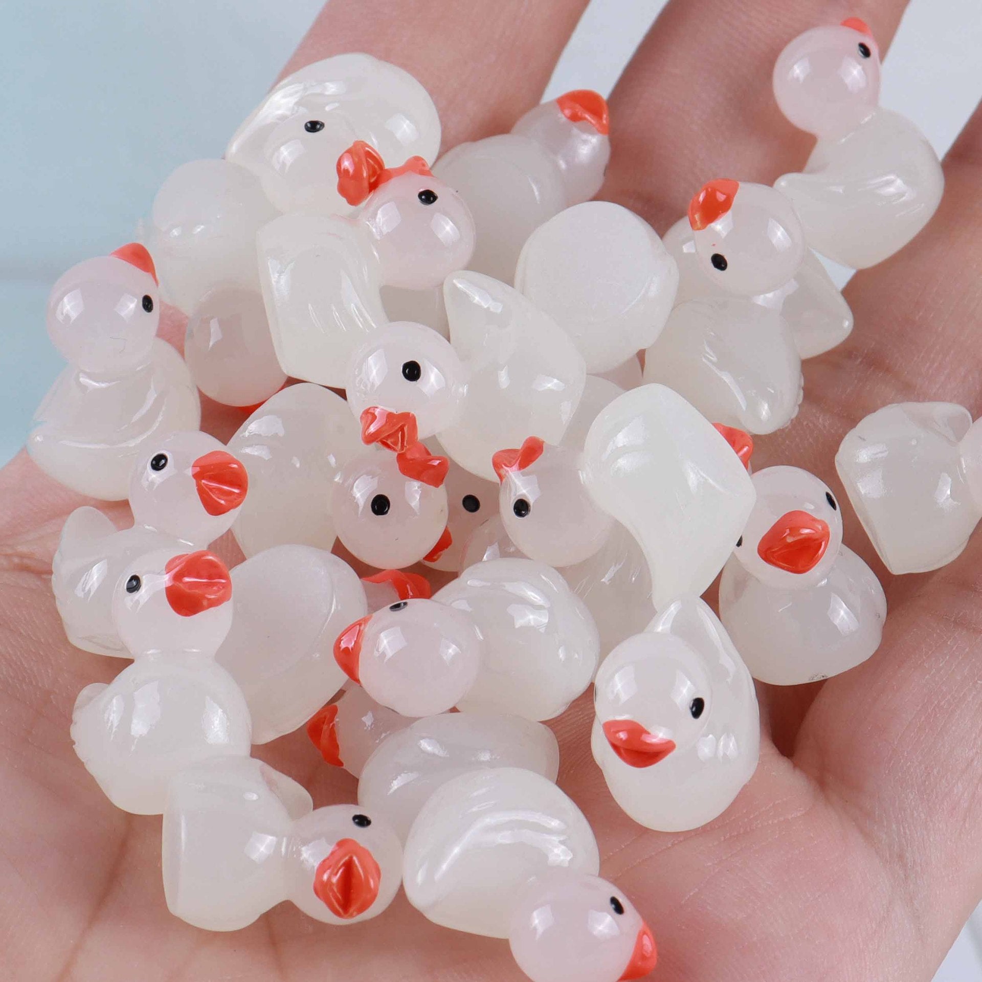 Resin luminous cartoon three-dimensional cute cartoon duck DIY car ornament keychain micro landscape hair clip decoration