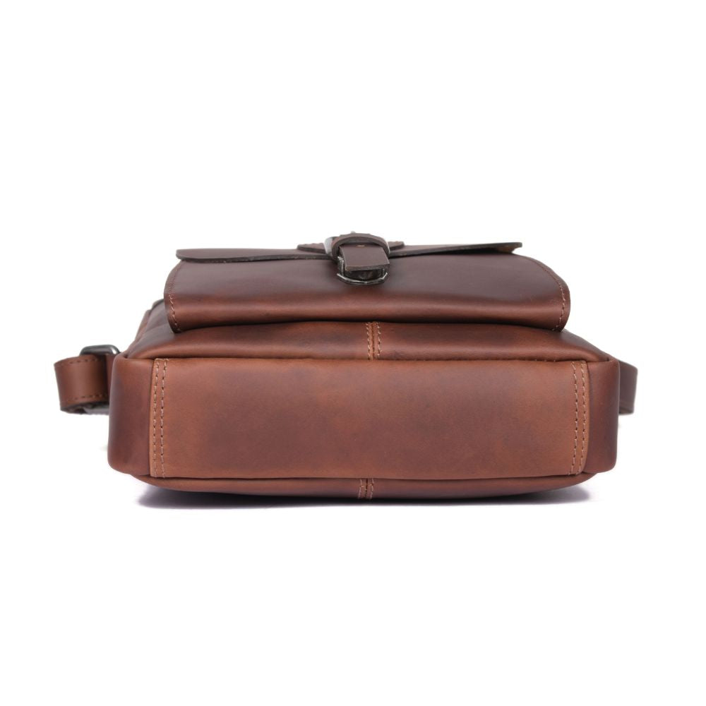Voyager Leather Messenger Bag