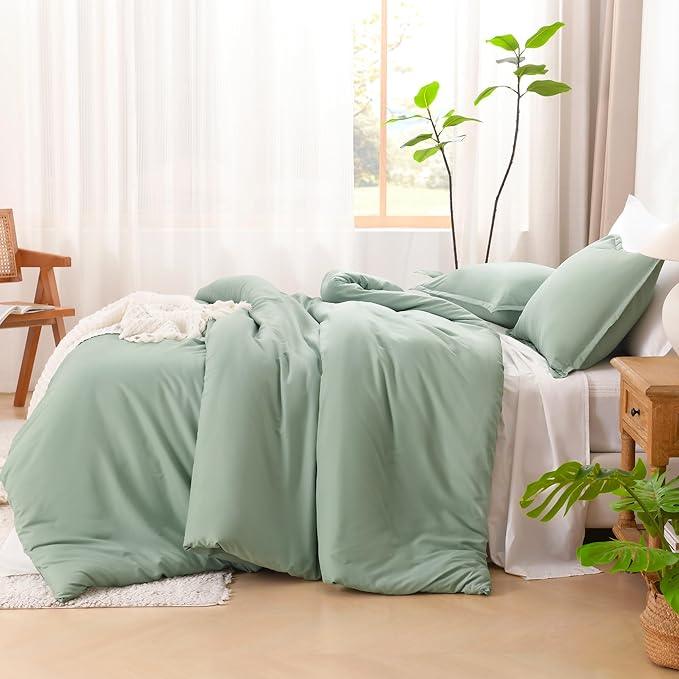 Litanika Oversized King Comforter Set 120x98, 3 Pieces Sage Green Lightweight Solid Bedding Set, All Season Fluffy Bed Set Quilt Blanket (1 Comforter & 2 Pillowcases)