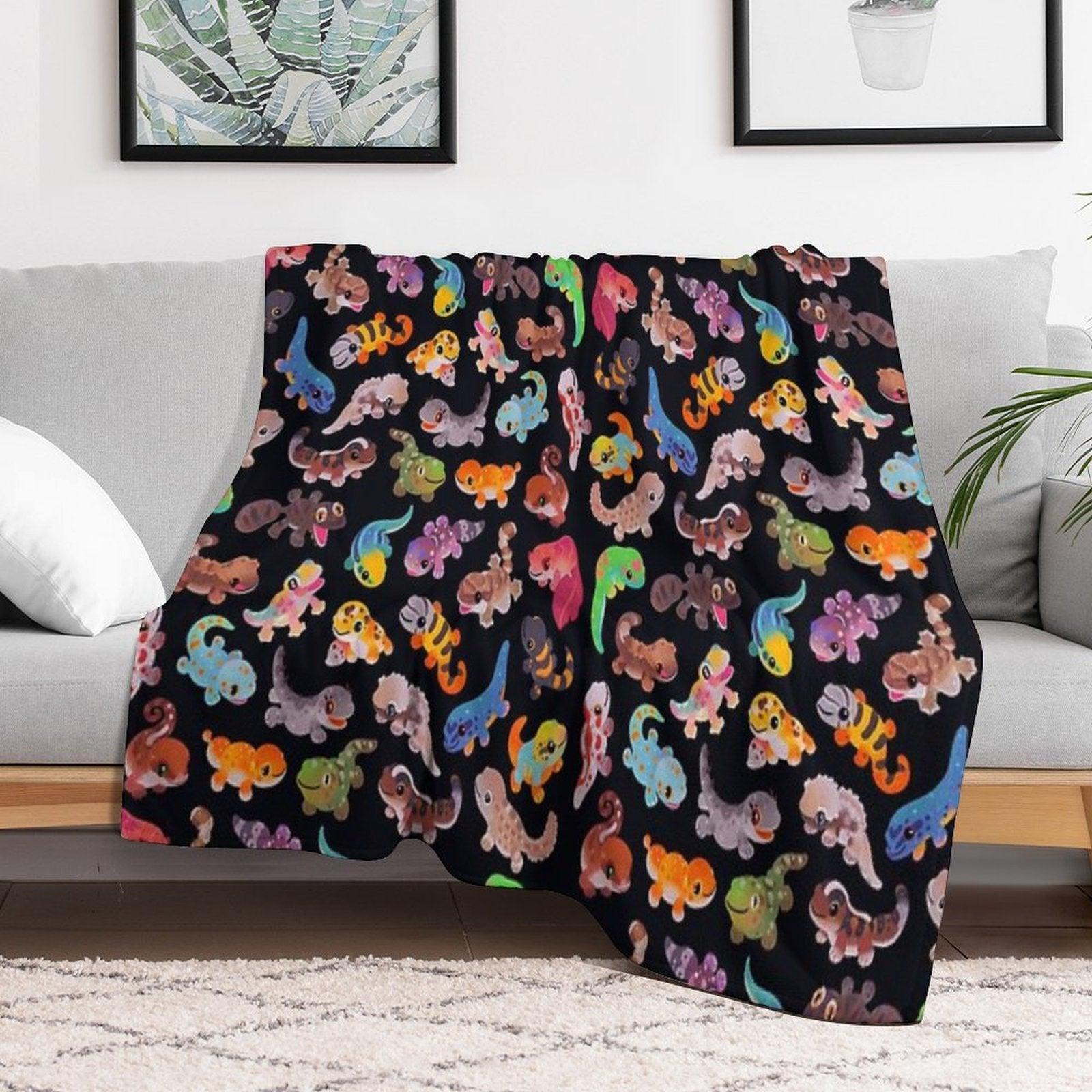 Gecko - Dark Throw Blanket