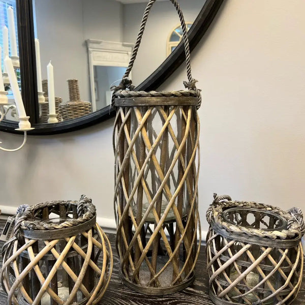 WILLOW LANTERN WITH GLASS VASE VagabondVintage