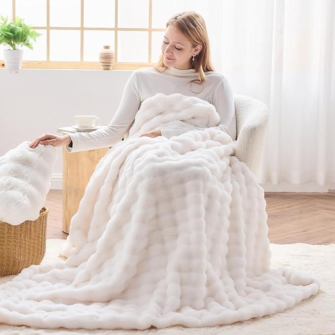 NEWCOSPLAY Faux Fur Queen Blanket Ivory Bubble Blanket Thick Warm Soft for Couch Sofa Bed 550GSM (Ivory, Queen(90