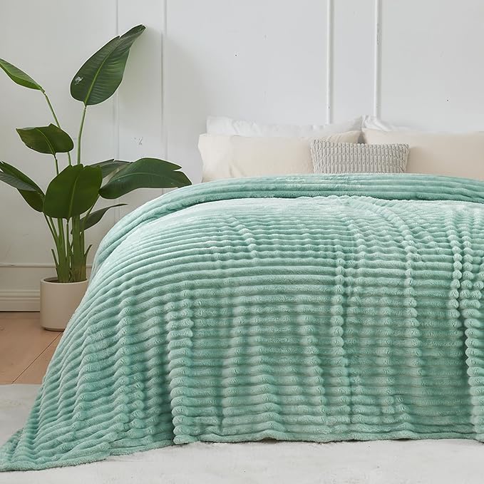 NEWCOSPLAY Super Soft King Blanket New Sage Green Premium Silky Flannel Fleece 3D Ribbed Jacquard Lightweight Bed Blanket All Season Use (New Sage Green Ribbed, King(90