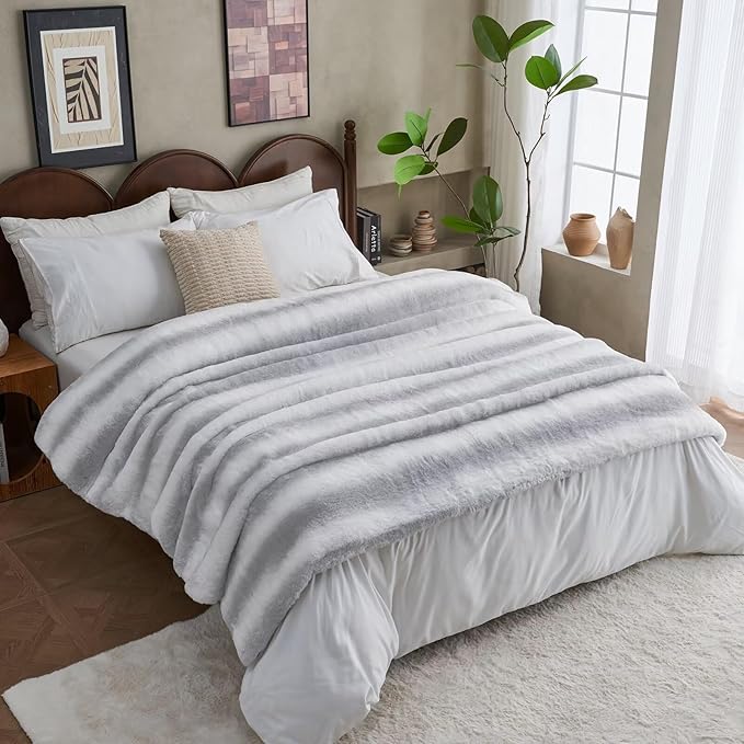 Luxury Faux Fur Blanket - Soft Warm Plush Blankets for Couch Sofa Bed, Fluffy Thick Throws for Bedroom, Office, Living Room, Decorative Reversible, Not Easy to shed - 70