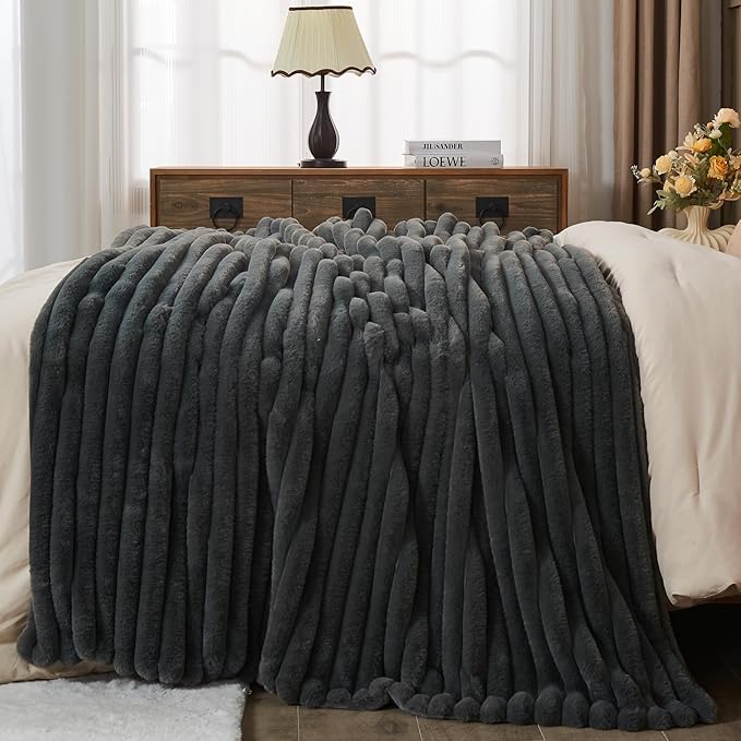 NEWCOSPLAY Faux Fur Throw Blanket Grey 3D Ribbed Plush Thick Warm Blanket for Couch Sofa Bed 850GSM (Grey Ribbed, Throw(50