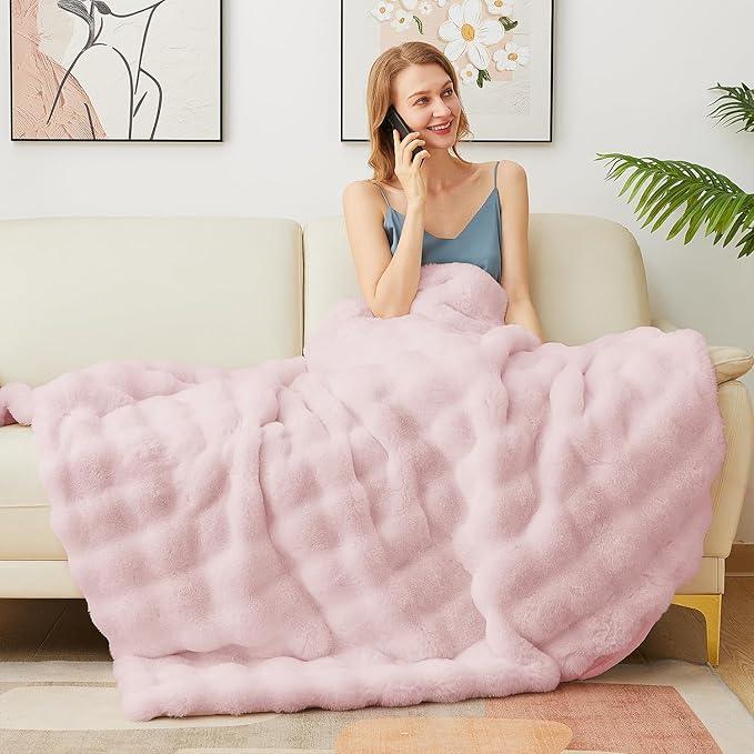 Latepis Faux Fur Twin Blanket Plush Light Pink 60x80 Inch Cute Fluffy Warm Bubble Blankets for Couch Bedroom Soft Blankets for All Seasons Cozy Blanket for Woman Gift, 860gsm