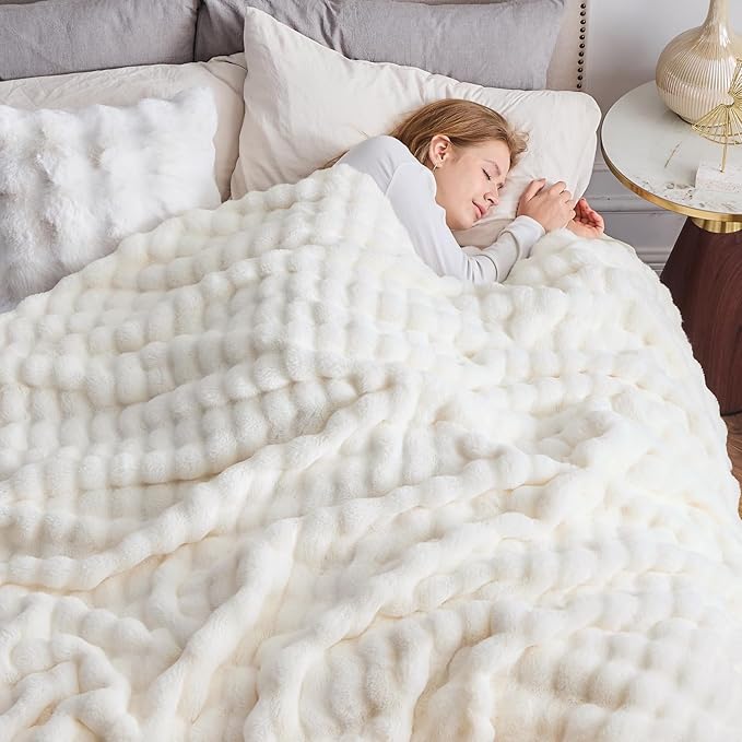 NEWCOSPLAY Faux Fur Twin Blanket Ivory Bubble Blanket Thick Warm Soft for Couch Sofa Bed 550GSM (Ivory, Twin(60