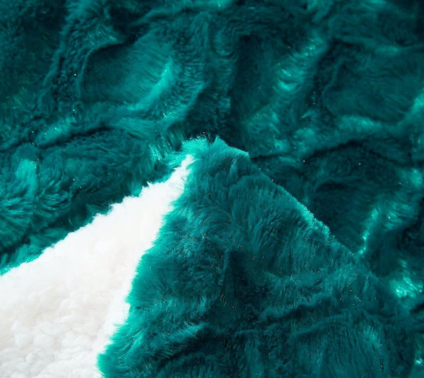 DaDa Bedding Mermaid Scales Emerald Green Blue w/ Sherpa Backside Faux Fur Throw Blanket (BL-171805)