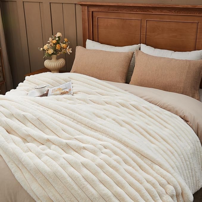 NEWCOSPLAY Faux Fur Twin Blanket Ivory 3D Ribbed Plush Thick Warm Blanket for Couch Sofa Bed 850GSM (Ivory Ribbed, Twin(60