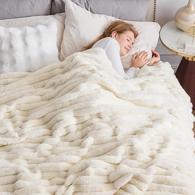 NEWCOSPLAY Faux Fur Twin Blanket Ivory 3D Ribbed Plush Thick Warm Blanket for Couch Sofa Bed 850GSM (Ivory Ribbed, Twin(60