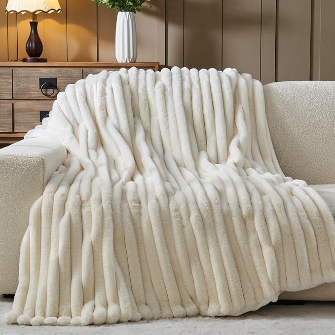 NEWCOSPLAY Faux Fur Throw Blanket Ivory 3D Ribbed Plush Thick Warm Blanket for Couch Sofa Bed 850GSM (Ivory Ribbed, Throw(50