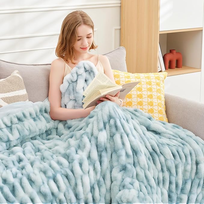 Ultra Soft Luxury Faux Fur Throw Blanket for Counch,Fuzzy Fluffy Plush Warm Cozy Elegant Wrinkled Blanket for Sofa Bedroom Living Room,（50