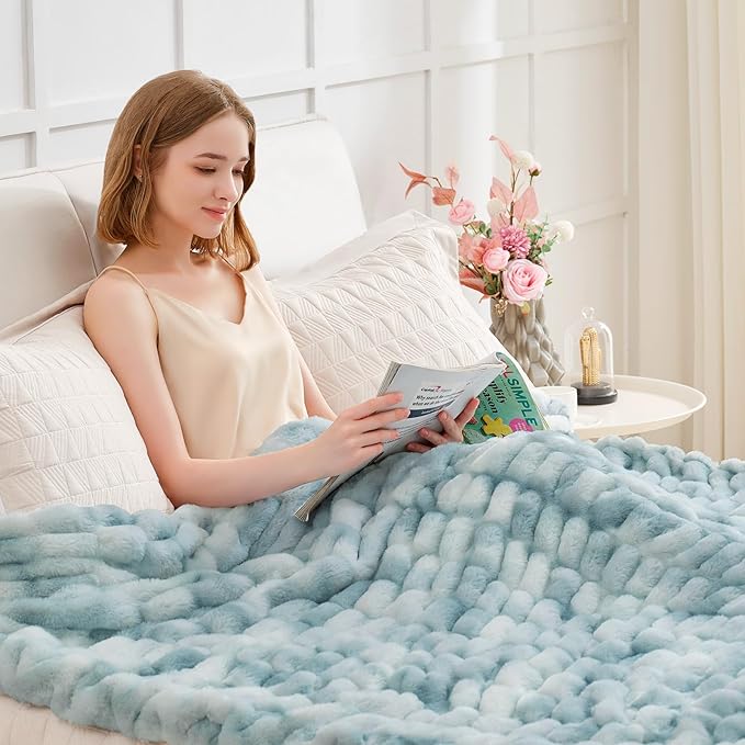 Ultra Soft Luxury Faux Fur Throw Blanket for Counch,Fuzzy Fluffy Plush Warm Cozy Elegant Wrinkled Blanket for Sofa Bedroom Living Room,（50
