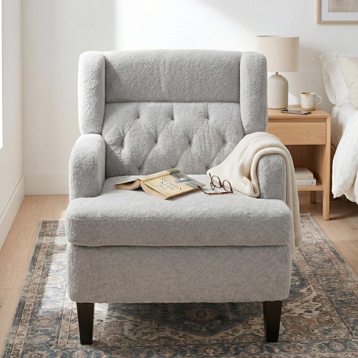 Modern Light Grey Tufted Accent Chair with Plush Upholstery & Wood Legs