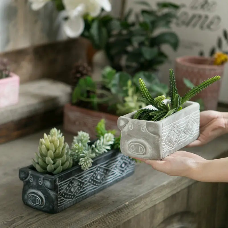 CEMENT PIG PLANTER