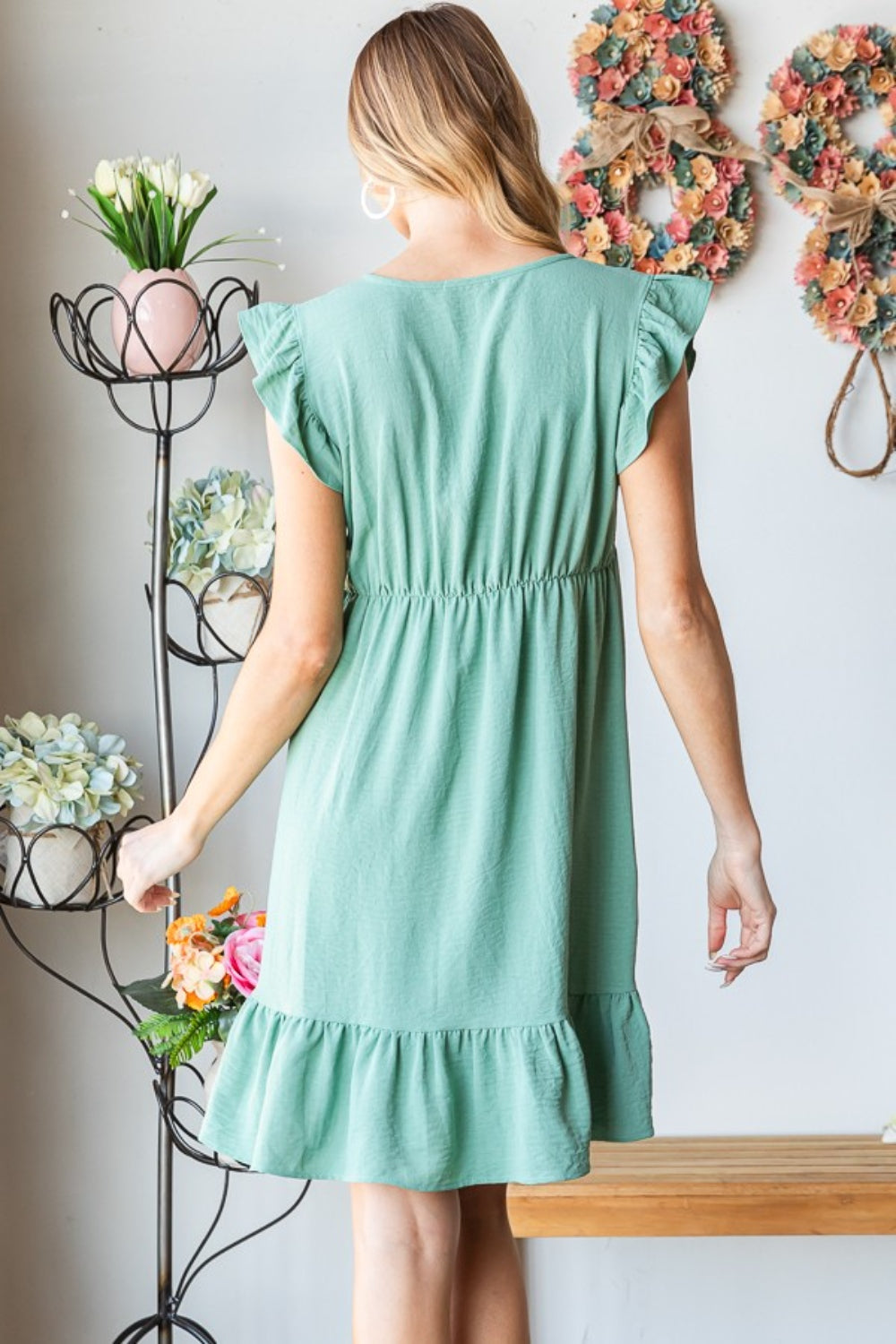 Full Size Short Sleeve V Neck Ruffled Hem Dress For Summer – Feminine Ruffled Hem Dress, Chic V Neck Dress, Stylish Short Sleeve Dress, Elegant Ruffled Dress, Flattering Ruffled Hem Dress, Comfortable V Neck Dress, Versatile Short Sleeve Dress