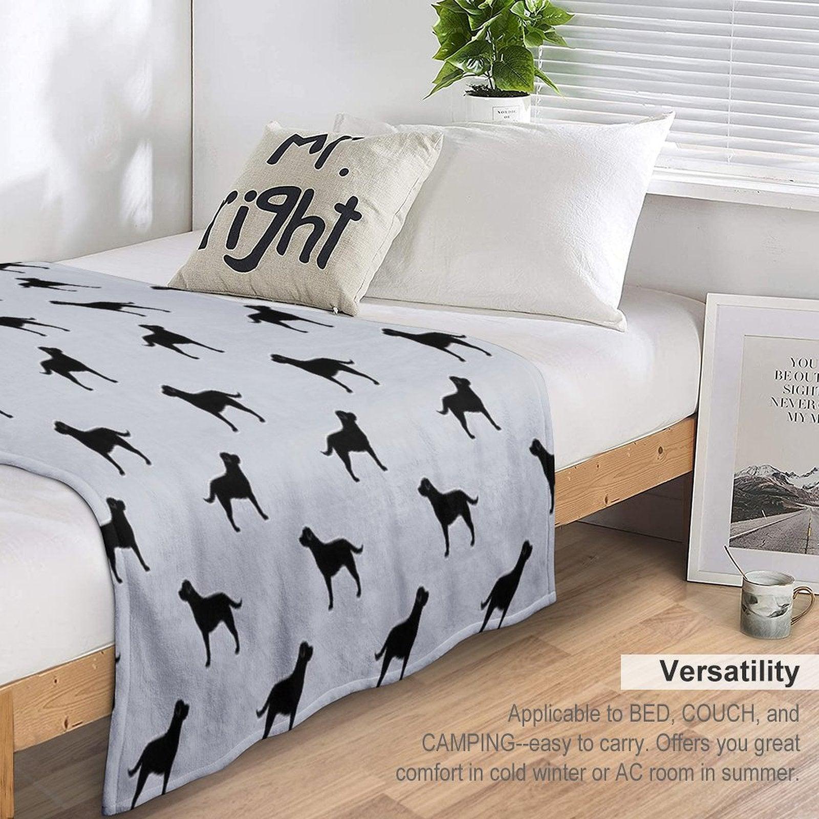 Black Labrador Retriever Silhouette(s) Throw Blanket