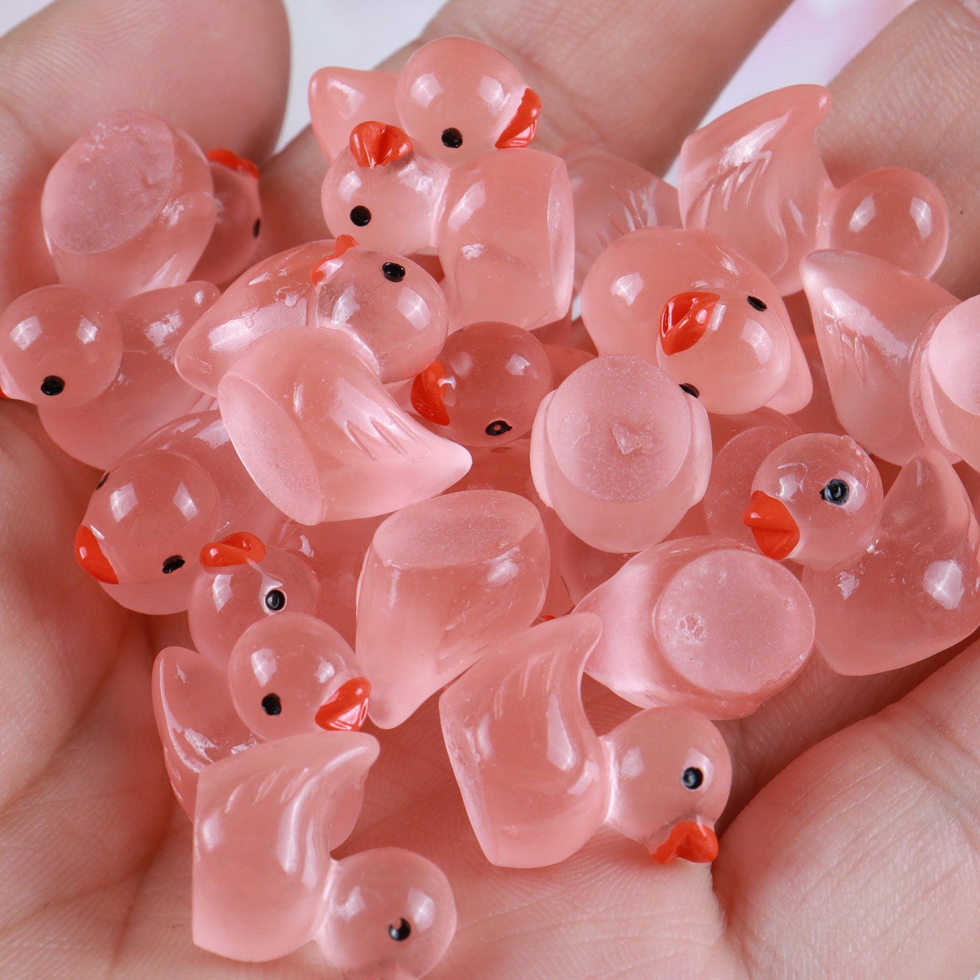 Resin luminous cartoon three-dimensional cute cartoon duck DIY car ornament keychain micro landscape hair clip decoration
