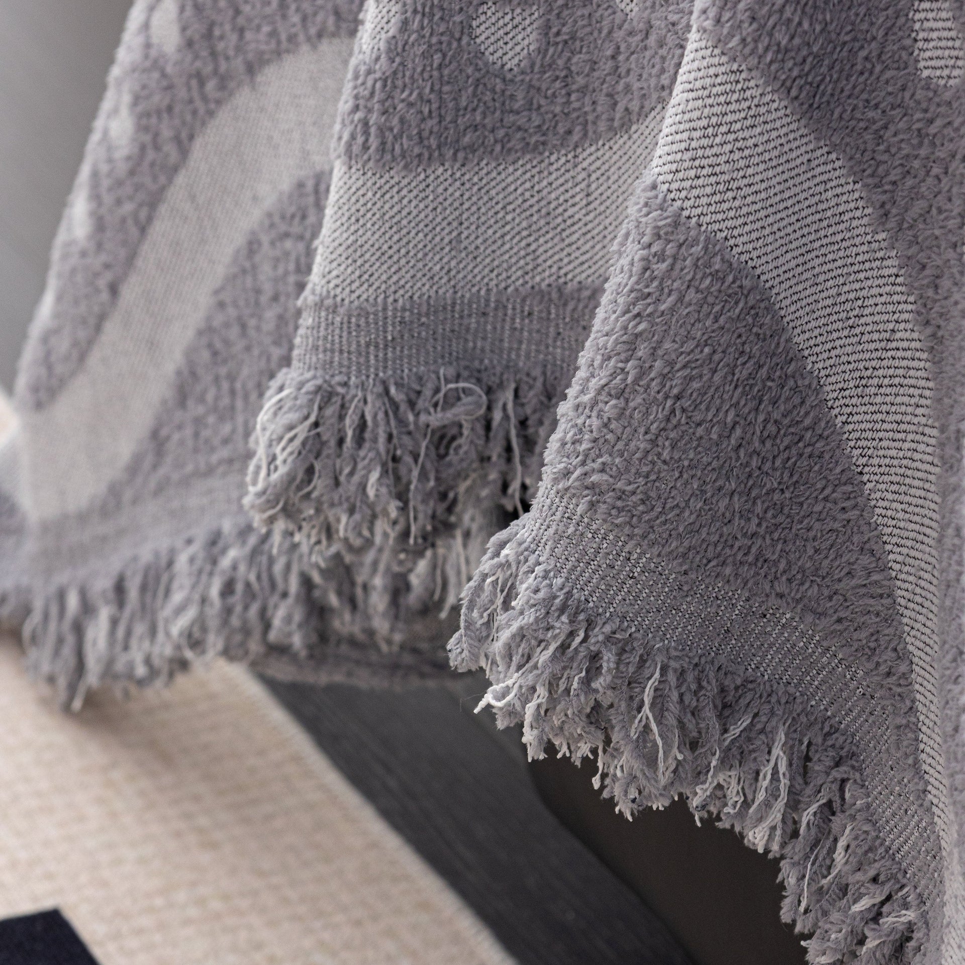 Luxurious Jacquard Couch Cover, Snag-Resistant Pet Friendly Couch Throw with Fringe