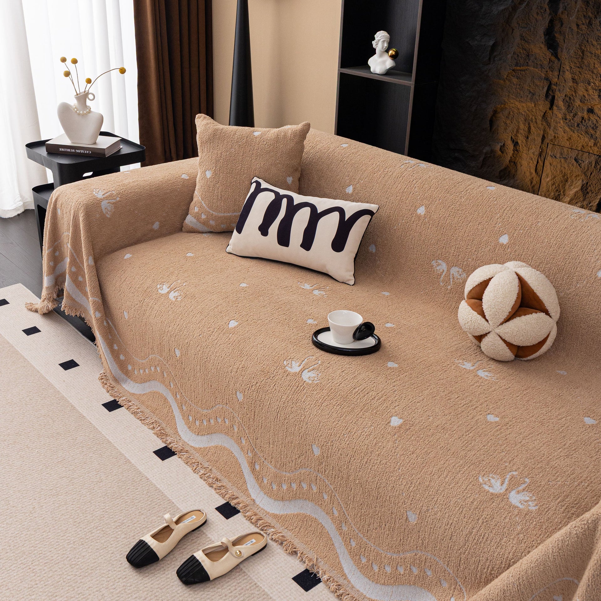 Luxurious Jacquard Couch Cover, Snag-Resistant Pet Friendly Couch Throw with Fringe