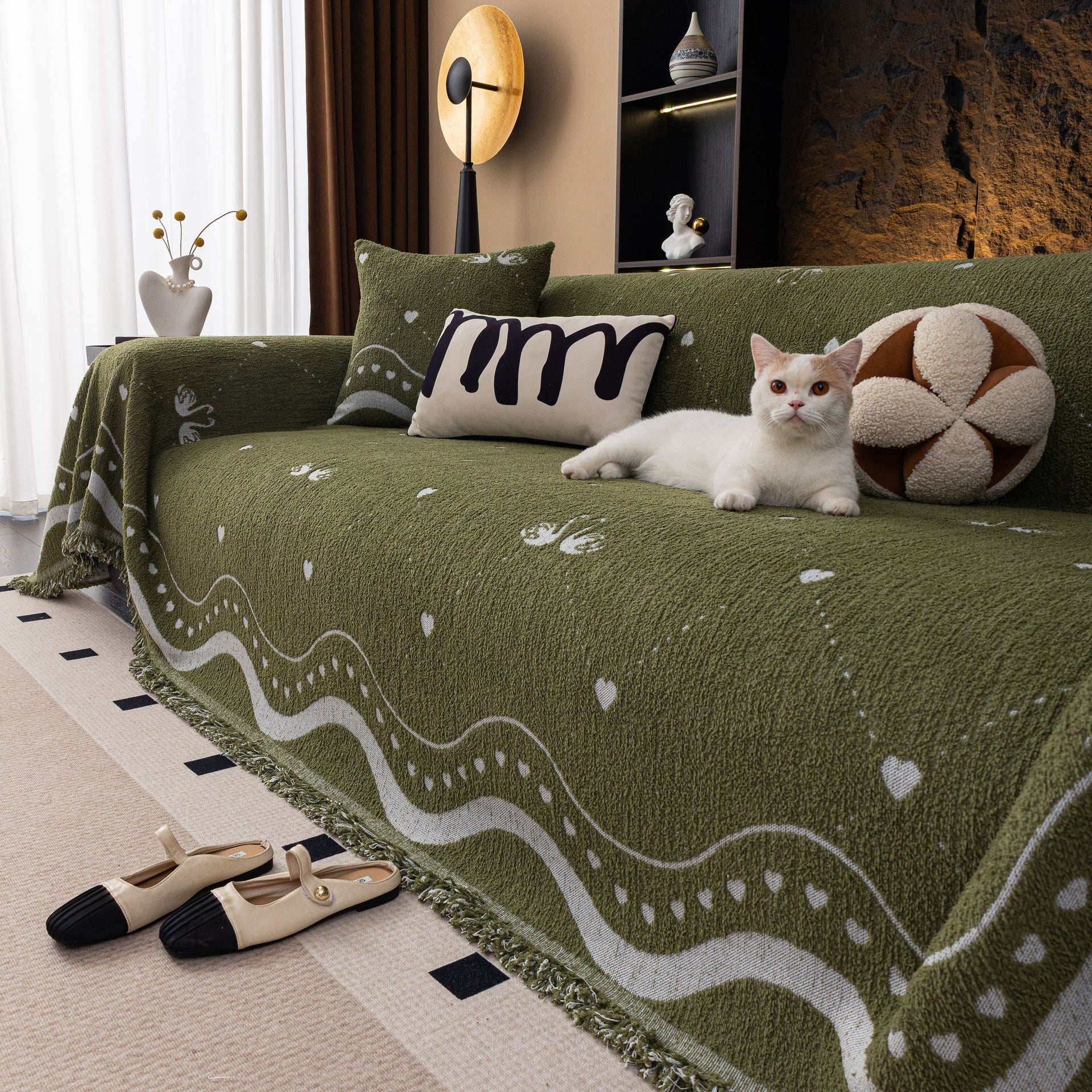 Luxurious Jacquard Couch Cover, Snag-Resistant Pet Friendly Couch Throw with Fringe