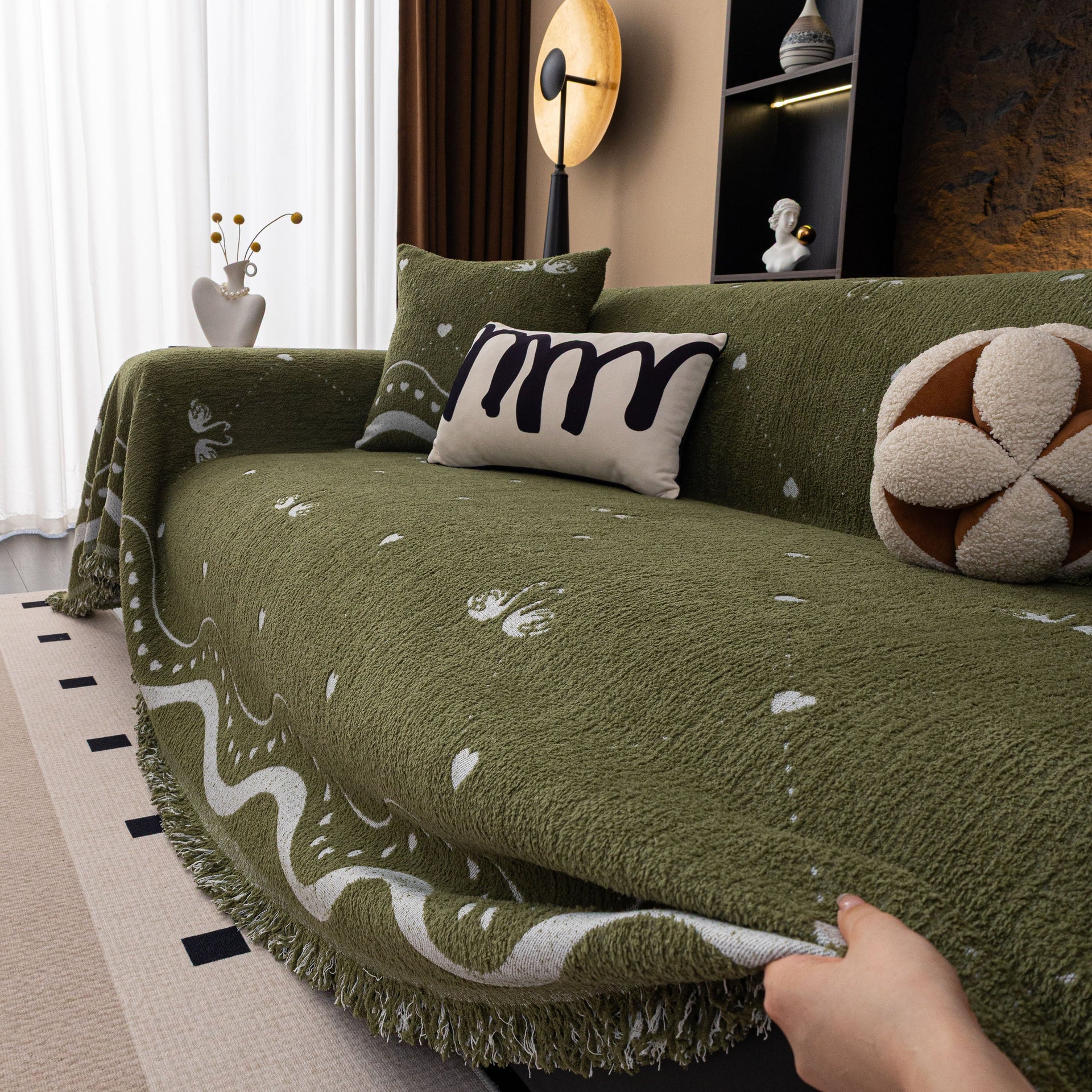Luxurious Jacquard Couch Cover, Snag-Resistant Pet Friendly Couch Throw with Fringe