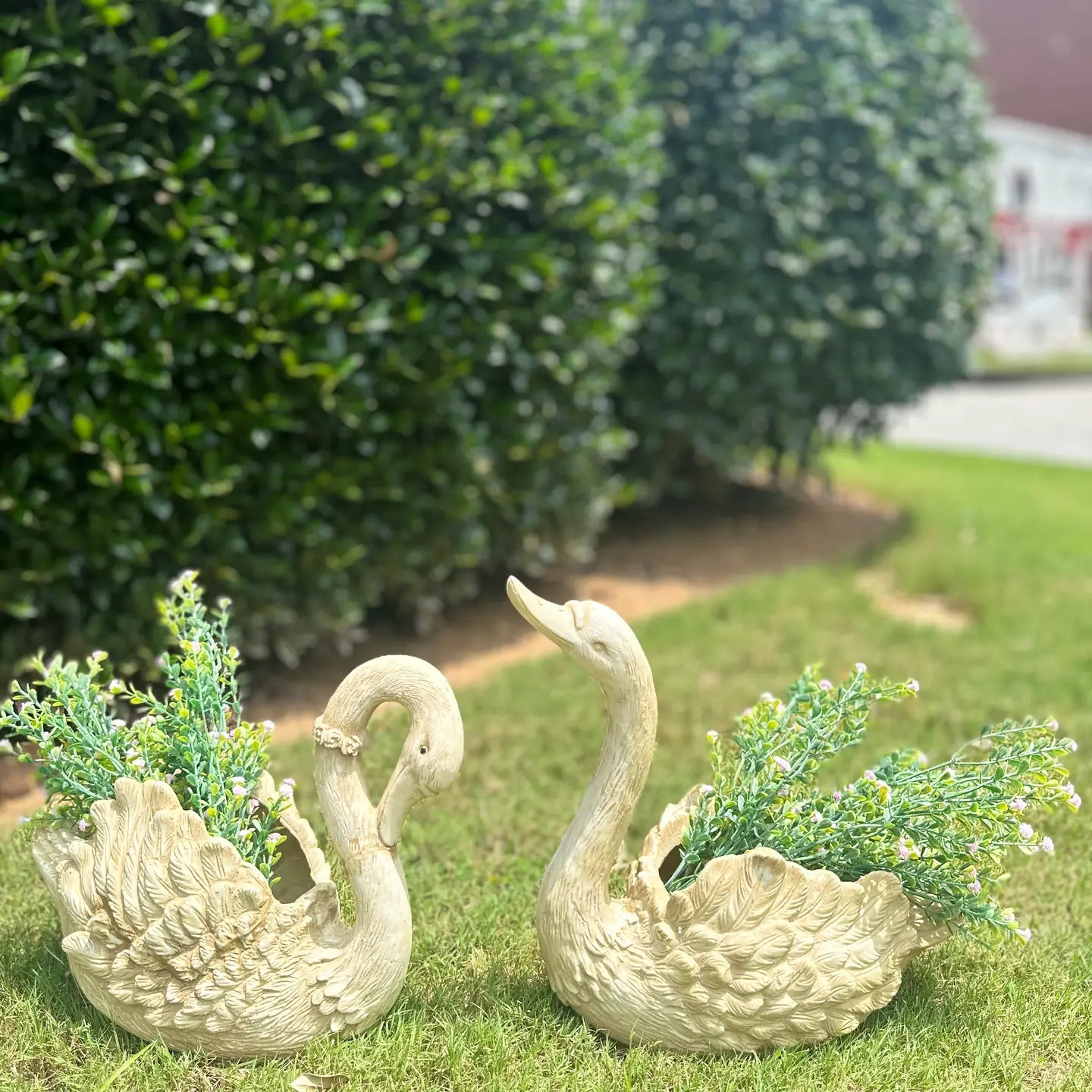 RESIN SWAN PLANTER
