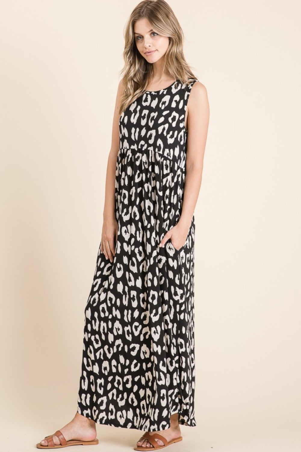 Leopard Maxi Dress with Pockets – Trendy Leopard Print Dress, Pocketed Maxi Dress, Shirred Waist Dress, Comfortable Leopard Dress, Stylish Maxi Dress, Chic Animal Print Dress, Casual Chic Maxi Dress