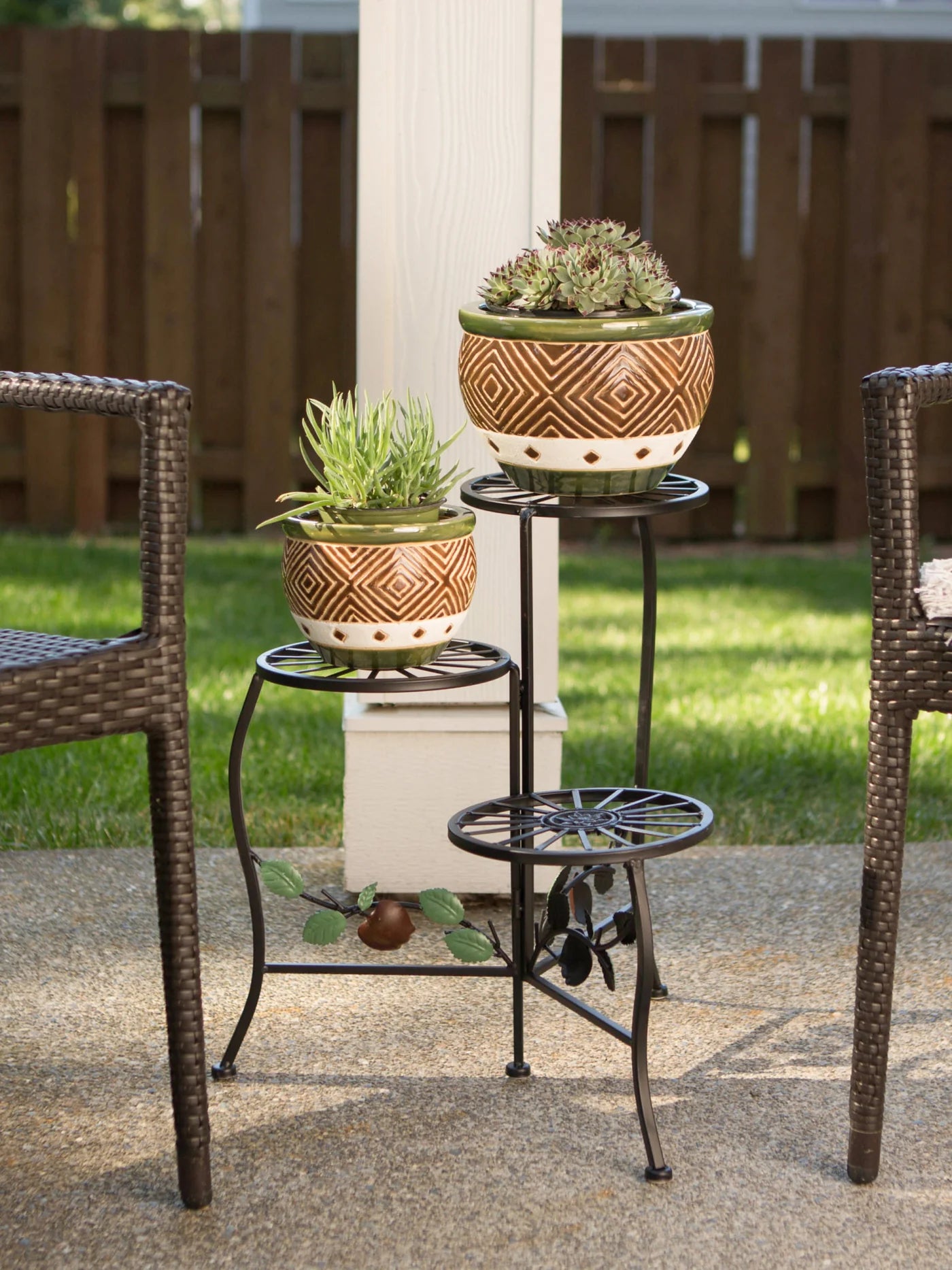 COUNTRY APPLE PLANT STAND