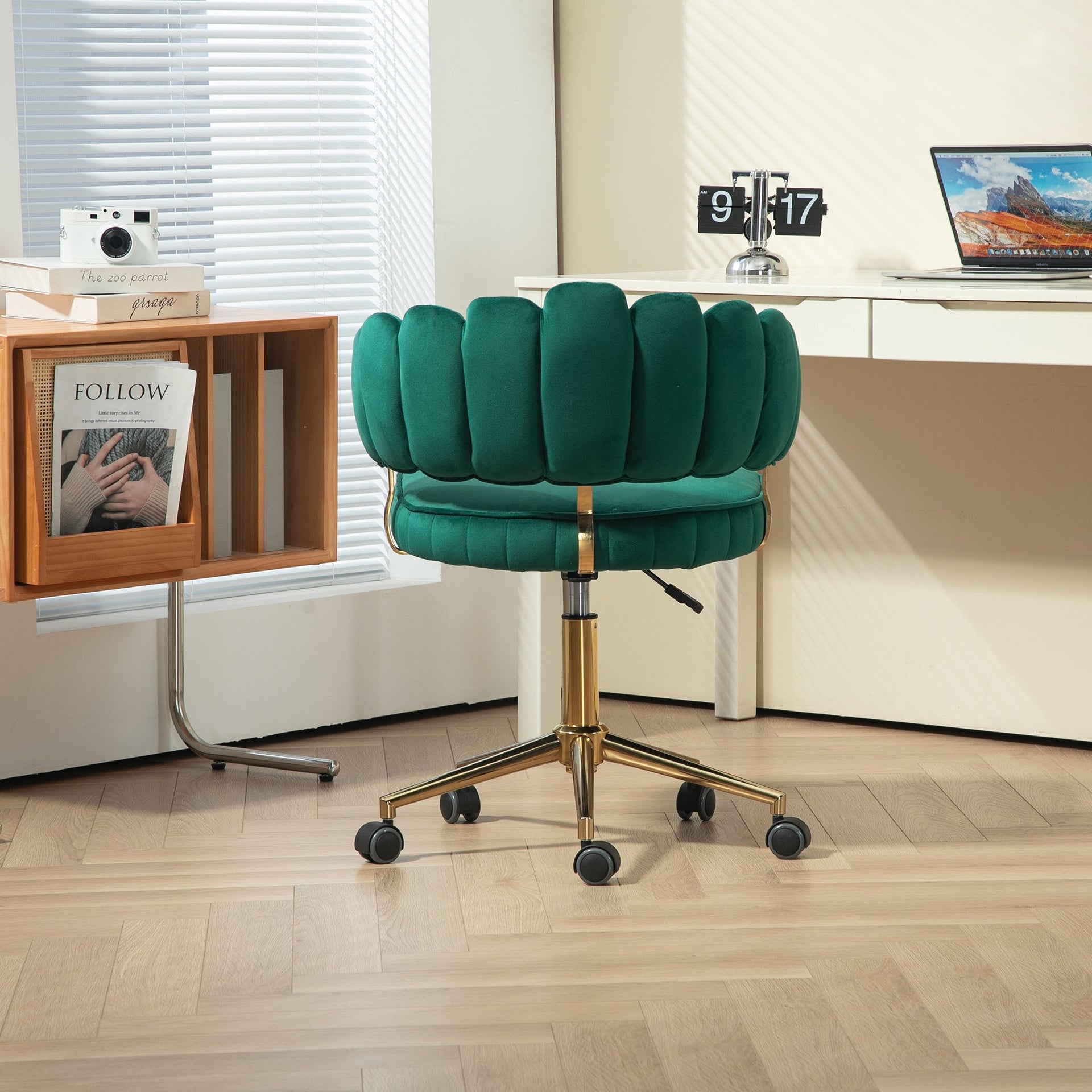 Velvet Home Office Desk Chair, Modern Cute Computer Chair, Wheels Swivel Height Adjustable Swivel Task Chair for Home Office (Emerald Velvet)