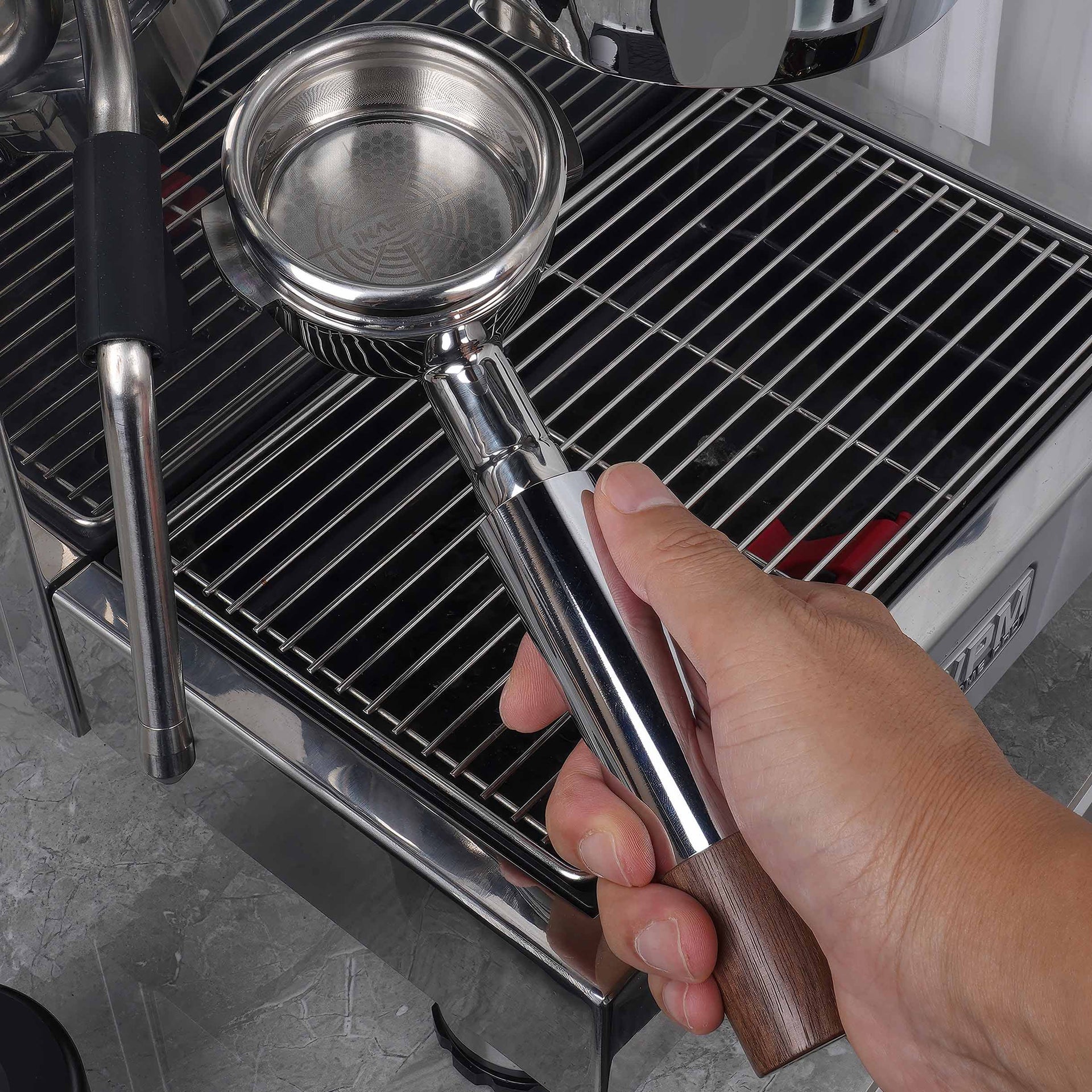 Openwork Bottomless Portafilter with High Extraction Basket