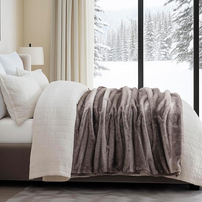 Ultra Soft Luxury Fluffy Mink Faux Fur Throw Blanket, Thick Warm Fall Winter Blankets for Bed, Couch, Cozy Plush Reversible Blanket for Chair, Sofa (Ombré Hazel Brown, 60