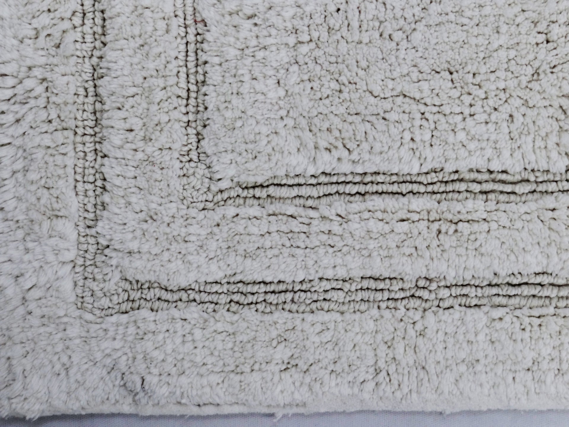 CHICOS HOME Ivory Color Plain Bath Rug 20