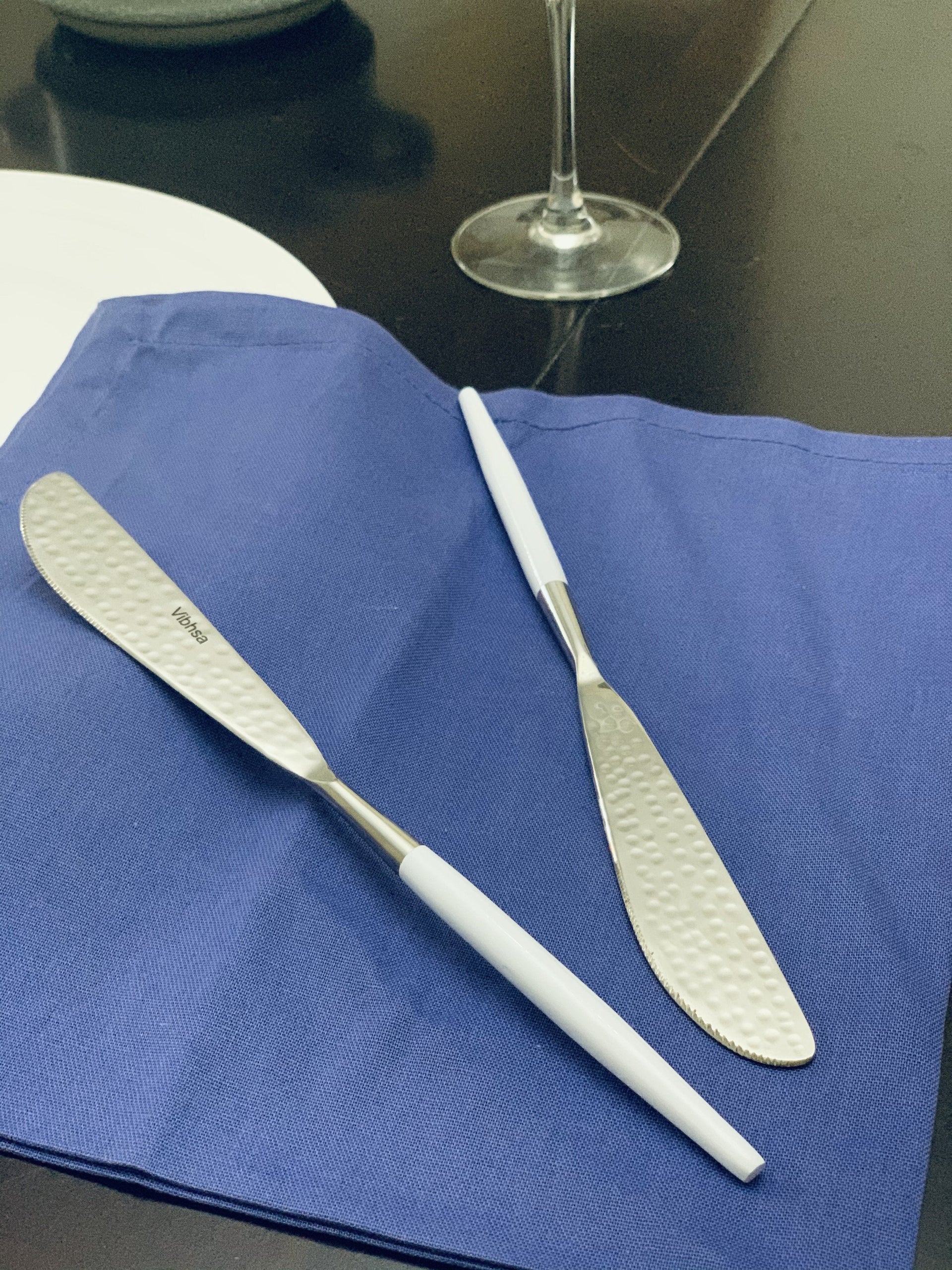 Vibhsa 6-PC Dinner Knife Serving for 6 (Hammered Mouth)