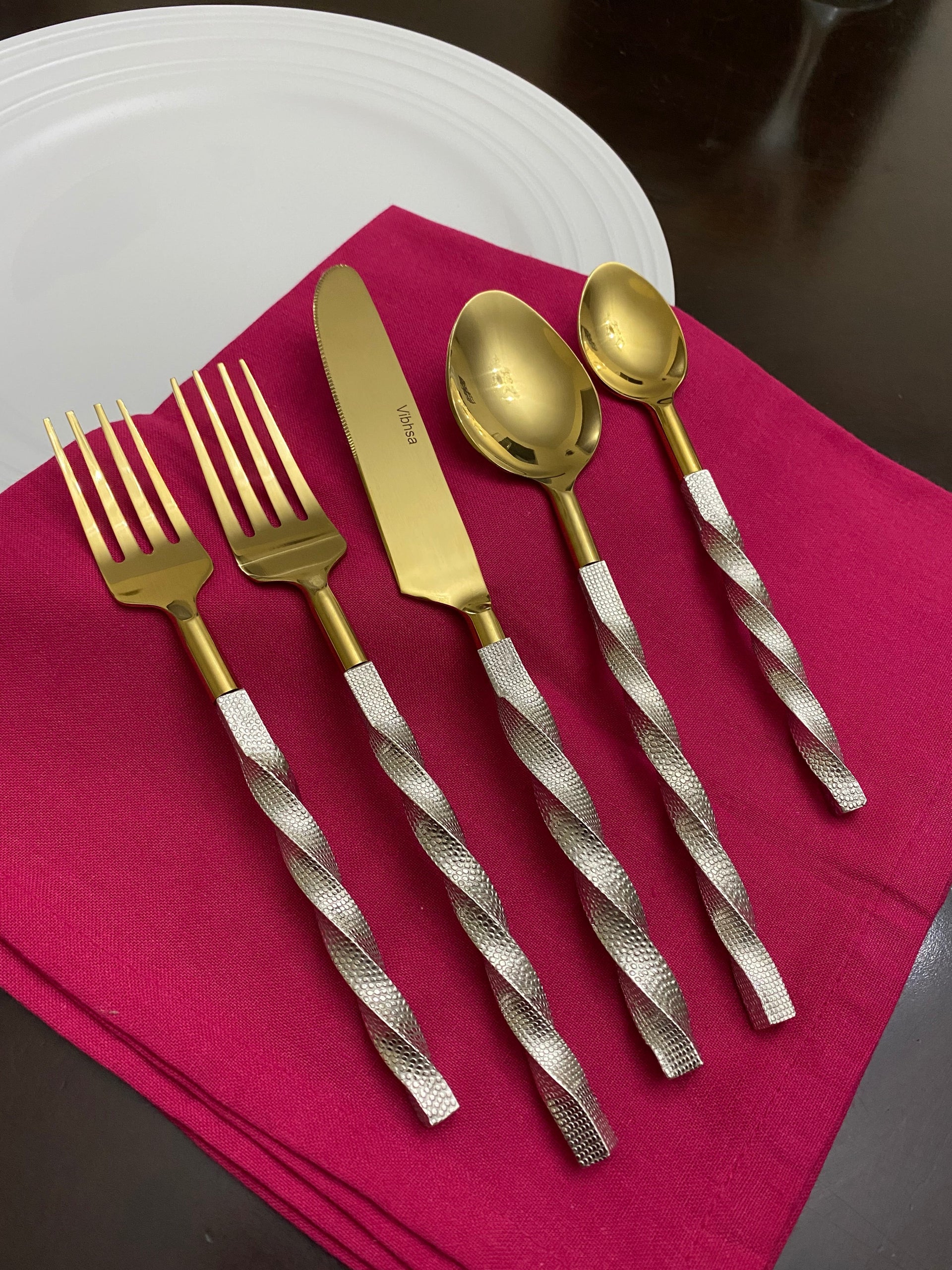 Golden Stainless Steel Flatware Set of 5 PC (Twsited)