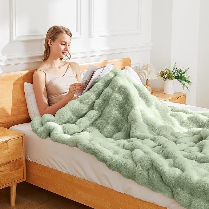 Latepis Faux Fur Throw Blankets Sage Green Bubble Cozy Soft Heavy Blanket for Couch Fuzzy Thick Blanket for Sofa Bedroom Plush Fluffy Warm Blankets for Winter Luxury Throw Blanket 50''x60'', 860gsm