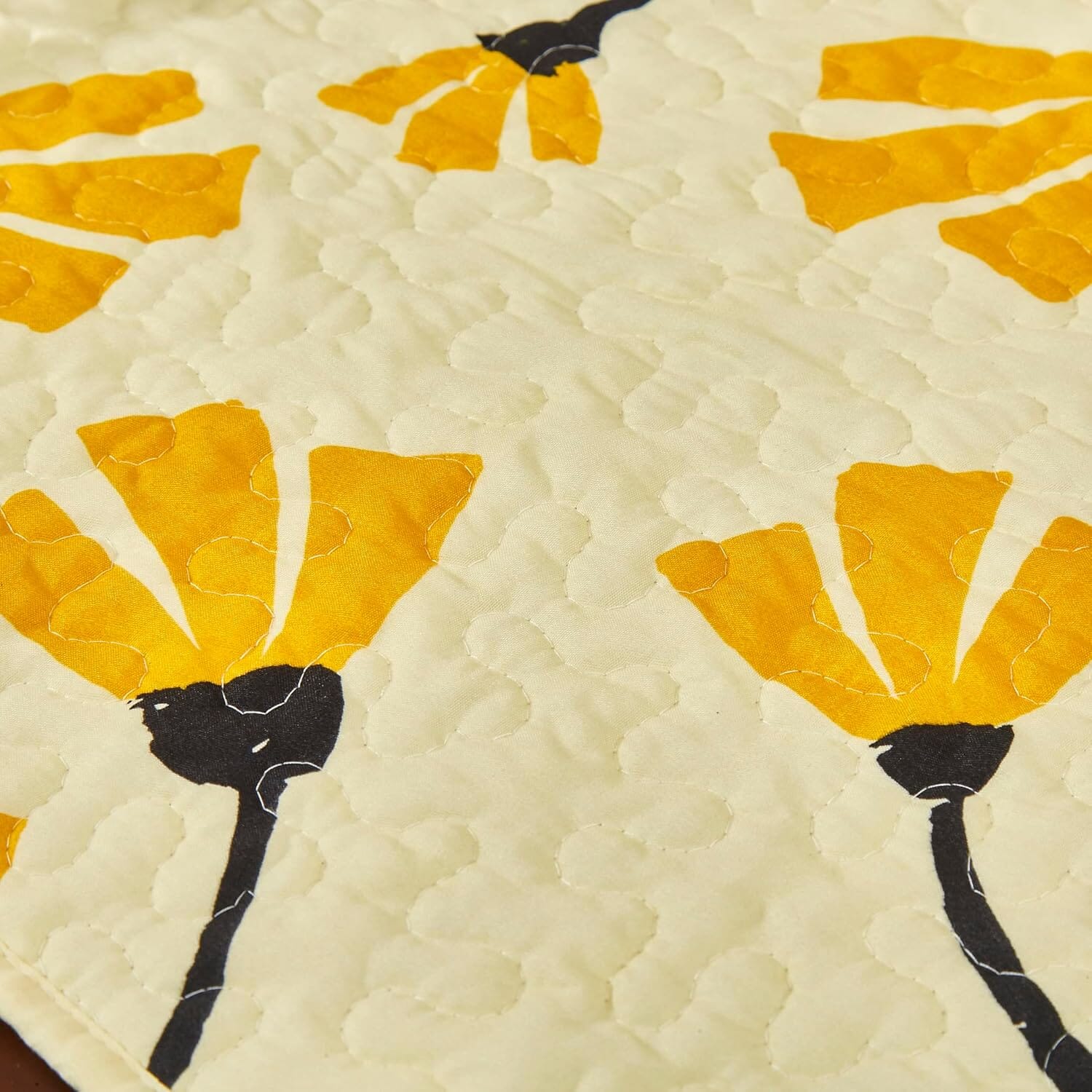 DaDa Bedding Botanical Floral Dining Table Placemats - Set of 4-Pieces Quilted Ivory with Yellow Fleur Golden Orange Spring Time Tulips - 13 x 19