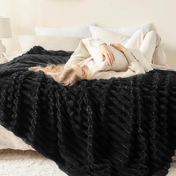 NEWCOSPLAY Super Soft Throw Blanket Black Premium Silky Flannel Fleece 3D Ribbed Jacquard Lightweight Bed Blanket All Season Use (Black Ribbed, Throw(50