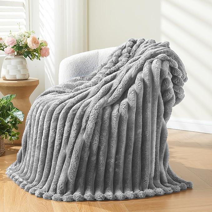 NEWCOSPLAY Super Soft Twin Blanket Light Grey Premium Silky Flannel Fleece 3D Ribbed Jacquard Lightweight Bed Blanket All Season Use (Light Grey Ribbed, Twin(60