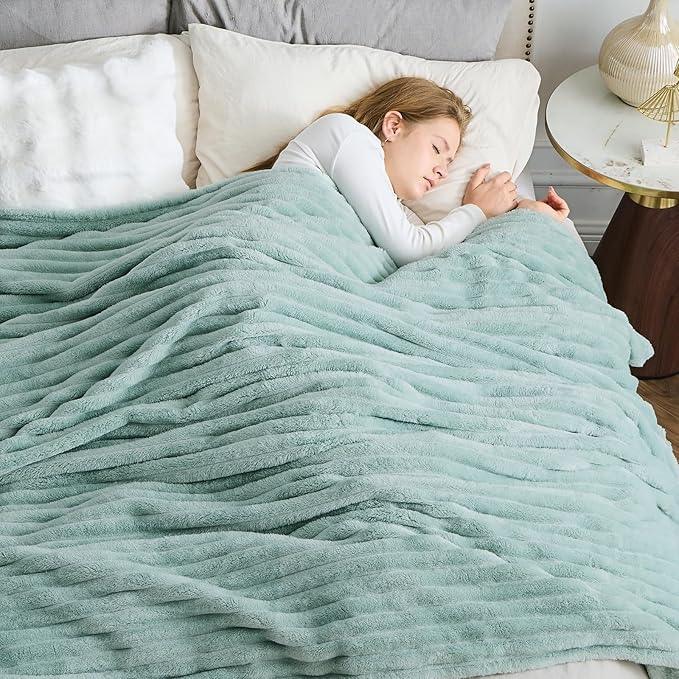 NEWCOSPLAY Super Soft King Blanket New Sage Green Premium Silky Flannel Fleece 3D Ribbed Jacquard Lightweight Bed Blanket All Season Use (New Sage Green Ribbed, King(90