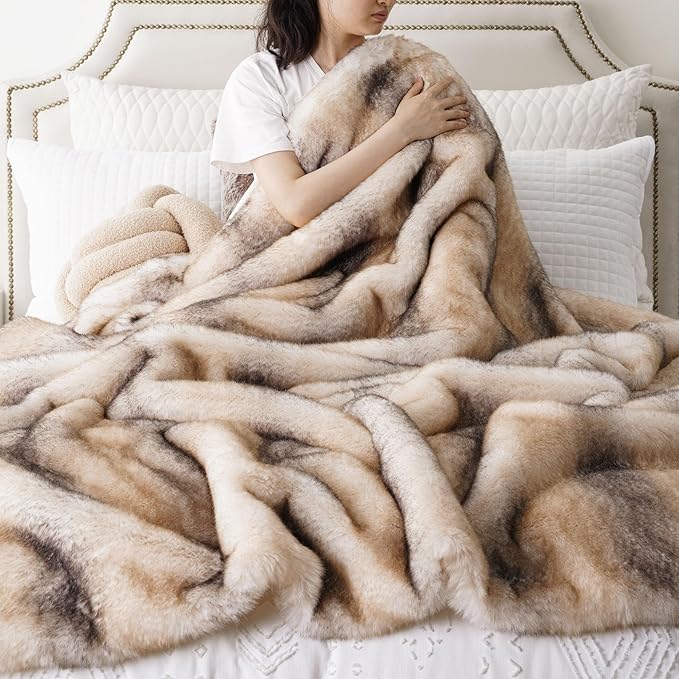 BATTILO HOME Luxury Faux Fur Throw Blanket, Soft Cozy Mink Fur Blanket for Couch, Sofa, Chair, Bed, Thick Warm Fall Fur Throw Blankets, 50
