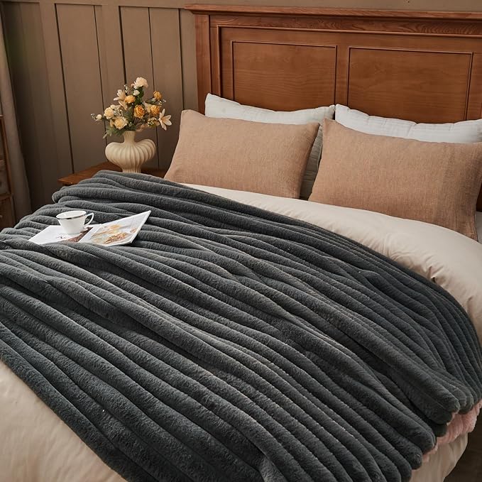 NEWCOSPLAY Faux Fur Throw Blanket Grey 3D Ribbed Plush Thick Warm Blanket for Couch Sofa Bed 850GSM (Grey Ribbed, Throw(50